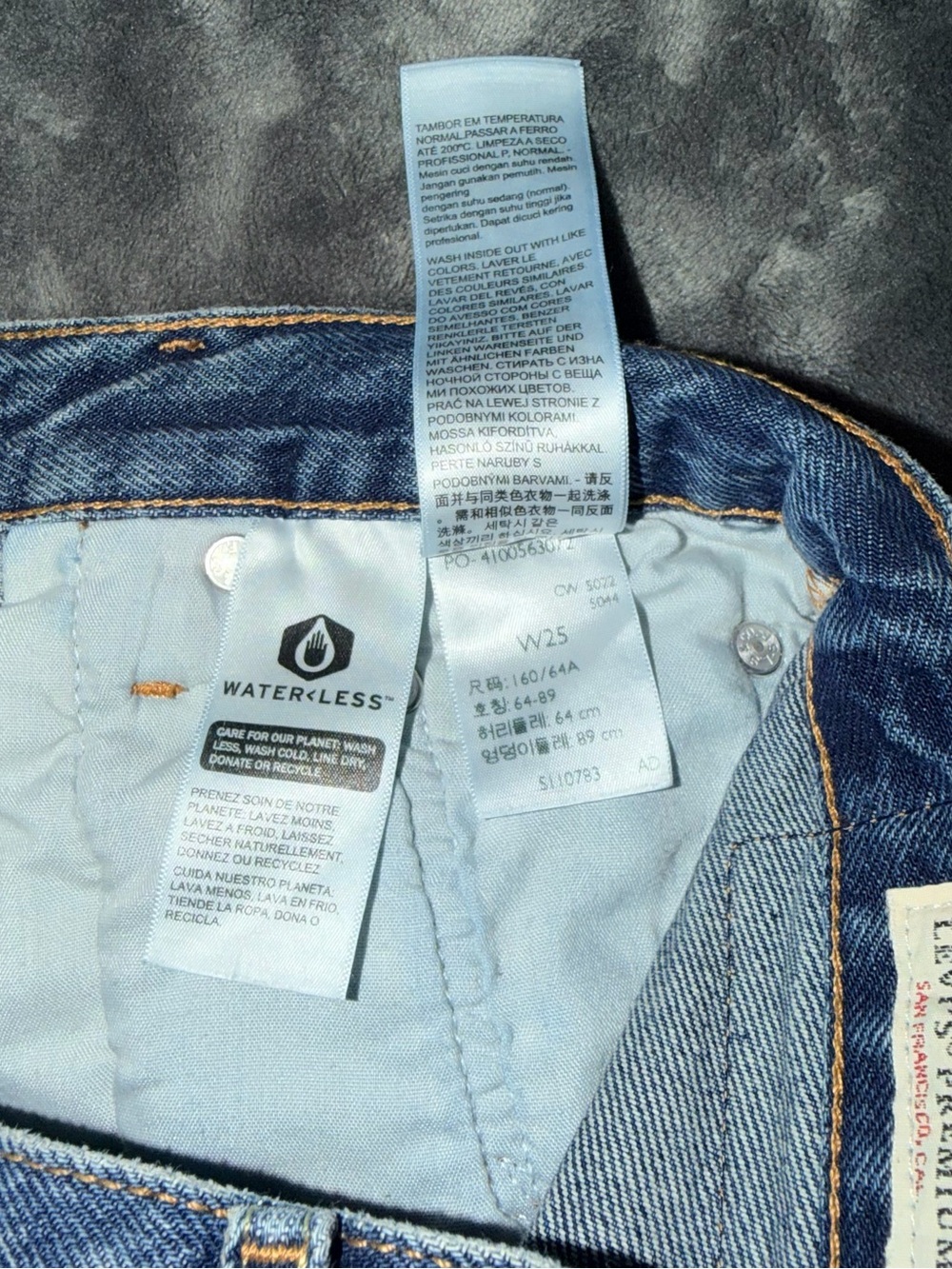 Levi’s Denim Shorts - Picture 6 of 6